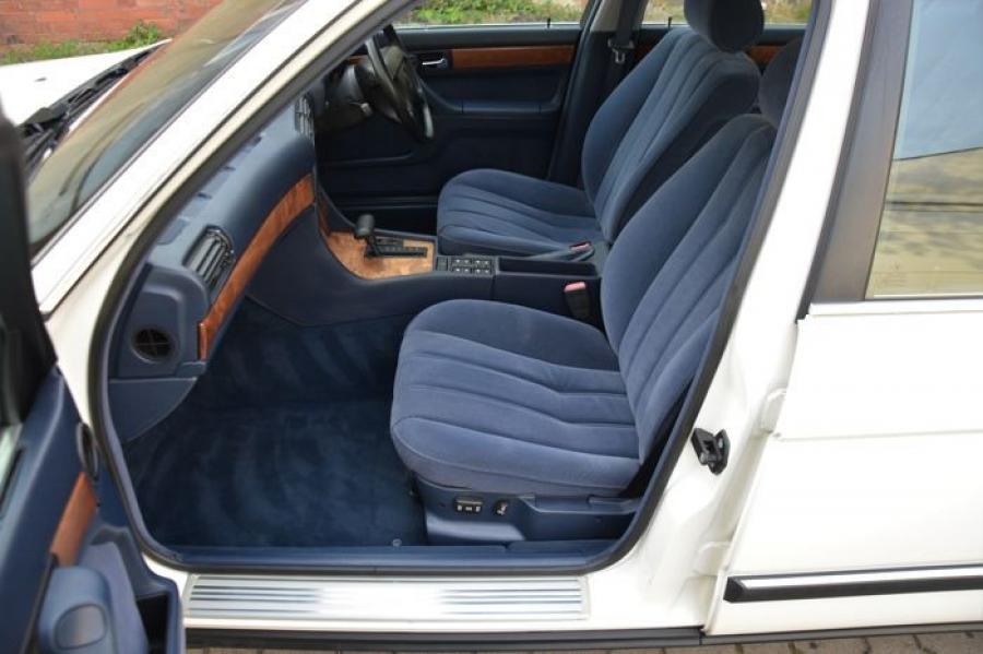 Интерьер BMW 740i (E32) 1992 года  (UK) (фото 67 из 170)
